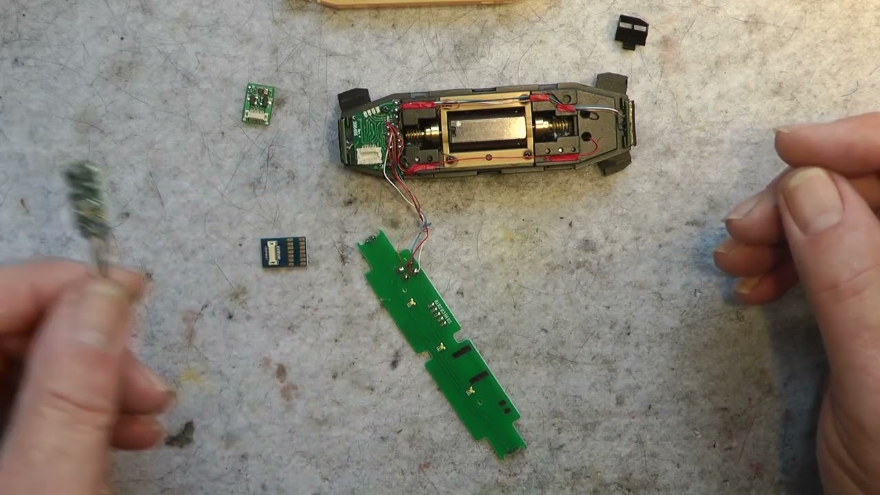 Wolfgangs Märklin Modellbahn Tillig  T1 HOe bekommt Tams Pendeldecoder, NEXT 18 Adapter