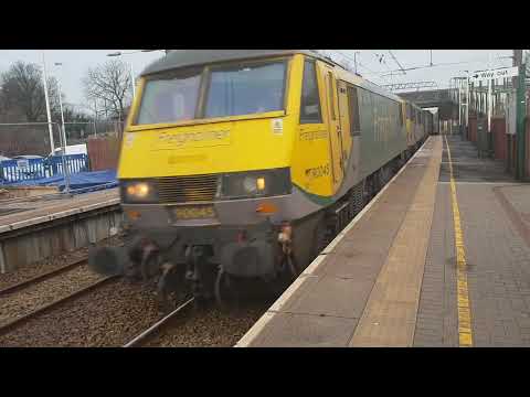 (HD) 90045+90044 passing Euxton Balshaw Lane on 4M27  18/1/2019