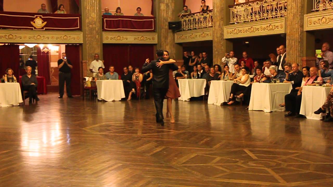ADRIAN E AMANDA COSTA, NO 5º TANGO LIBER - 3/4
