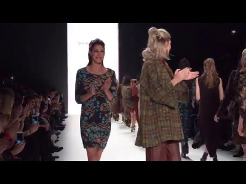 RIANI AW2016/17 Mercedes-Benz Fashion Week Berlin - Finale in 4K