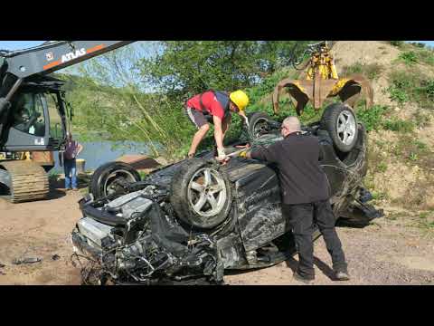 Jugendliche landen bei Pölich mit Auto in der Mosel