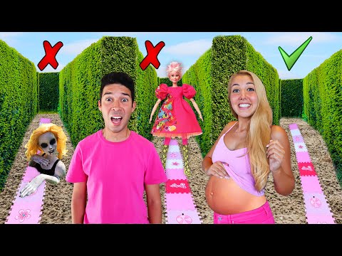 NON SCEGLIERE LA STRADA SBAGLIATA NEL GIOCO DA TAVOLO GIGANTE DI BARBIE CON DOMINICK INCINTA!