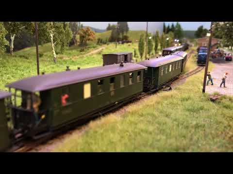 99 713 bei der Ausfahrt in Richtung Thum