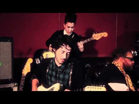 Guillemots - Dancing In The Devil's Shoes