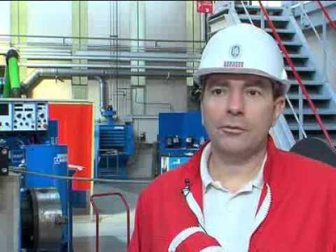 Il tutore alla caviglia dopo il funzionamento sul tendine di Achille Il mal di schiena e costante minzione