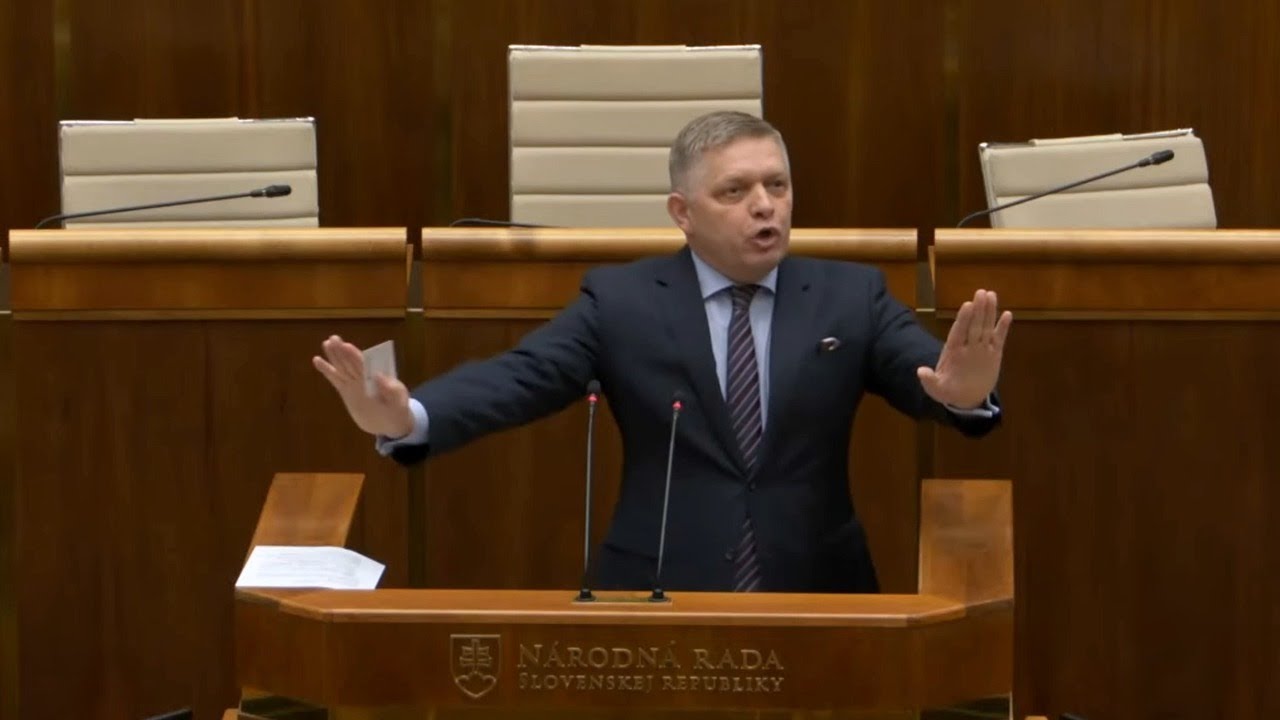 Dámy a páni progresívci, na rozdiel od vás viem čo je NORMÁLNE a žena s guľami to nie je