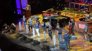 Wagon Wheel - Old Crow Medicine Show at the Grand Ol&#39; Opry