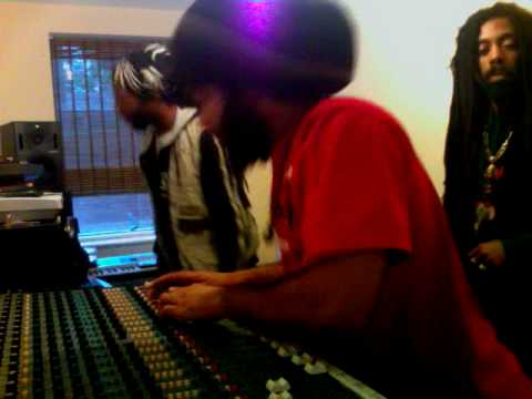 KING ALPHA MEETS NOMADIX