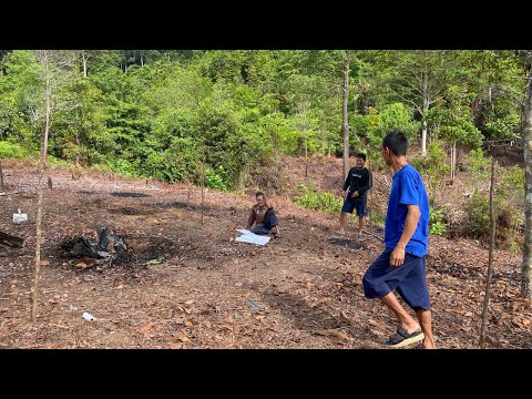 Pembersihan Lahan Rumah Mbah Atun Hampir Selesai