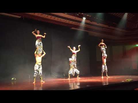 Pementasan Tari Oleh Pancer Langit