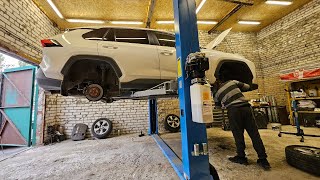 2020 RAV4. 190,000 km in 5.5 years. Everything's going well. Any questions? When should I change ...
