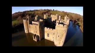 preview picture of video 'Drone Flyover of Bodiam Castle'