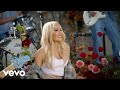 Gwen Stefani Reminders Backyard Garden Party