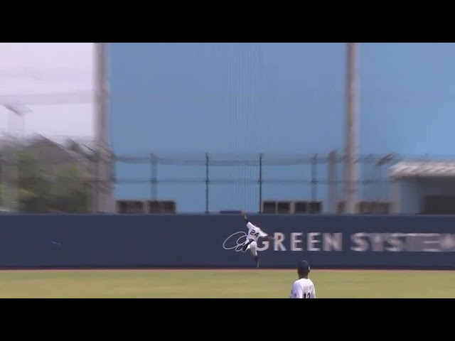 【ファーム】バファローズ・宮崎が背走ジャンピングキャッチの美技で味方を救う!! 2017/7/25 Bs-D(ファーム)