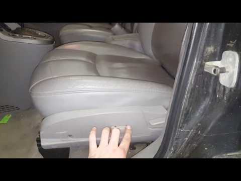 DD0452 - 2004 Saturn Vue - Left Driver Side Front Power Seat