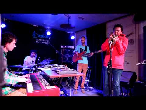 08. trio SOMA feat. Dennis Adu - Biq Question About Universe