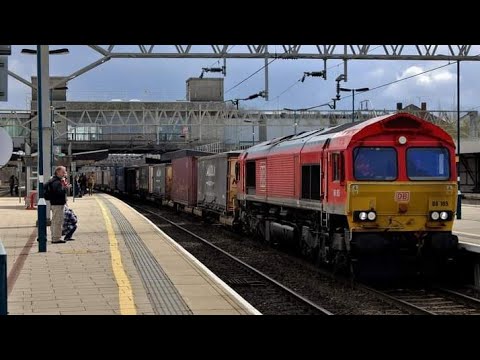 Stafford Railway Station 66165 DB Cargo passes P5 on 4S49 on the 18th March 2023