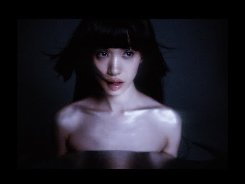 FiFi ZHANG - Chasing the Moon (feat. tomcbumpz) Visualizer