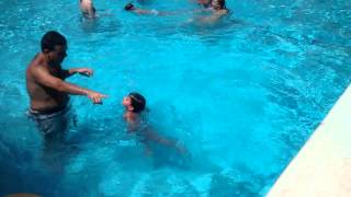 Lanzandome a la piscina II