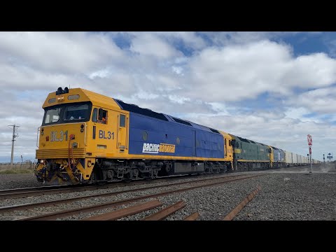 Up 7902V Pacific National Fruit with BL31 G520 BL26 at Gheringhap headed for Melbourne 26/3/2025