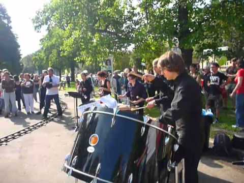 sounding D - Performance mit Young-Ba Bang-Cho + Freiburger Schlagzeugensemble spielt Xenakis