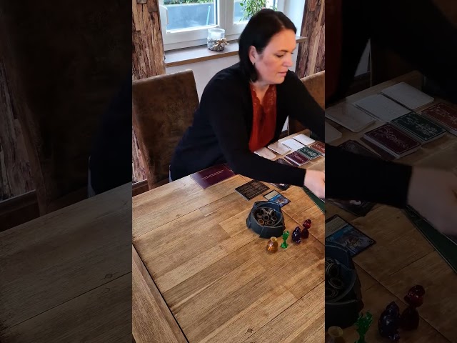 Video teaser for Review - Ravensburger - Disney Villainous Einführung ins Böse - Stephanie