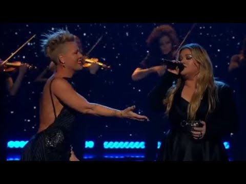 Kelly Clarkson & Pink Perform Just Give me a Reason Together At iHeartRadio Music Awards 2023