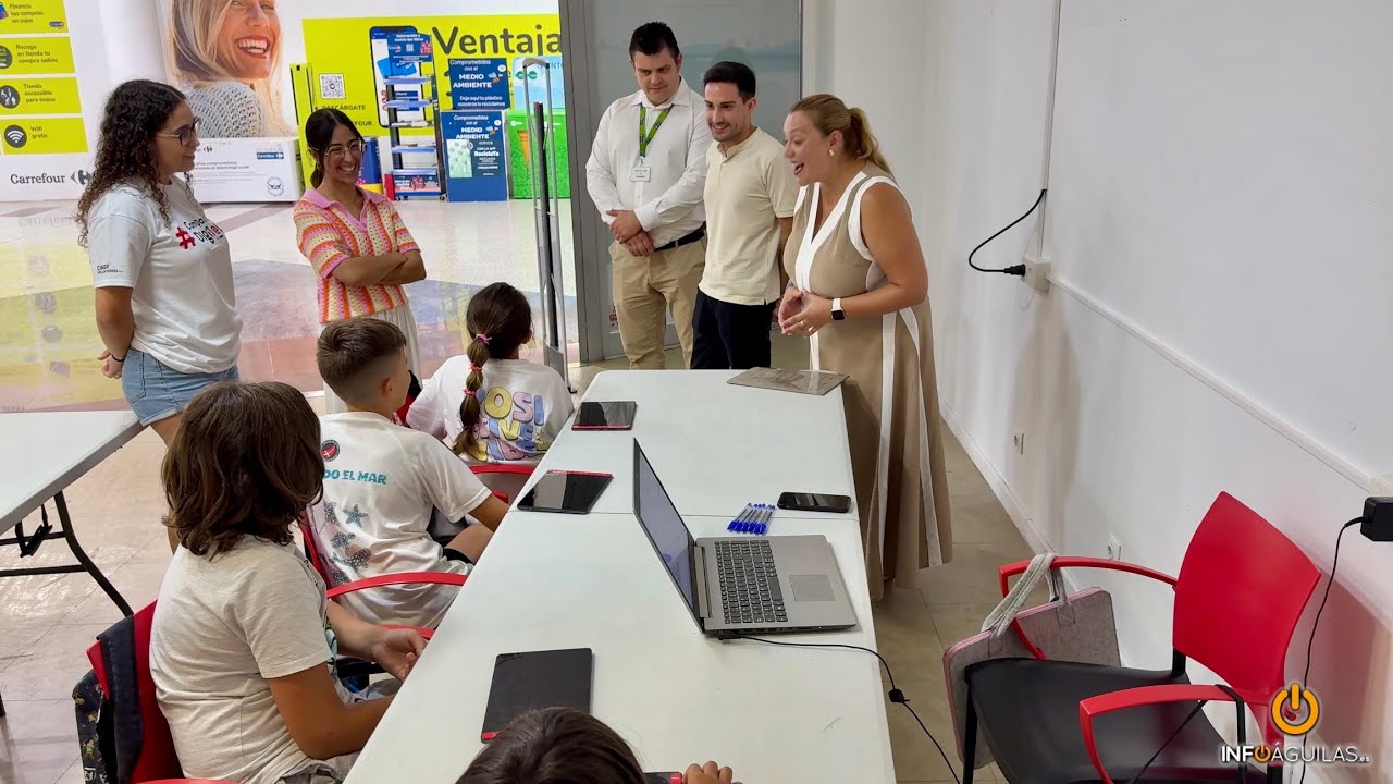 Visitamos el Centro Comercial Águilas Plaza donde se lleva a cabo la acción “Campamento Digital”