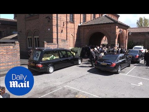 David Gest arrives at Golders Green to be laid to rest - Daily Mail