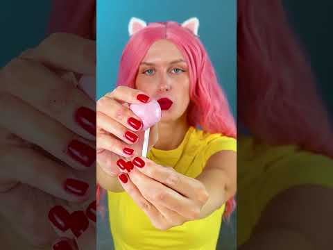 How To Hide Bubble Gum From A Cop! DIY Lollipop from a Chewing Gum! 👮‍♀️🍭