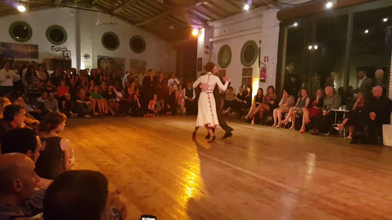 Hugo Mastrolorenzo e Agustina Vignau - Milonga dei Barbari - Tango Salon