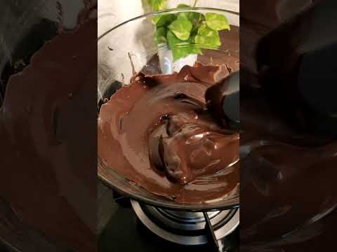 How to Temper (Melt) Chocolate | Double boiler method #meltchocolate #tempering #shorts