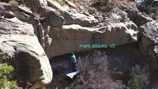 Video thumbnail of Mars attacks, V5. Joe's Valley