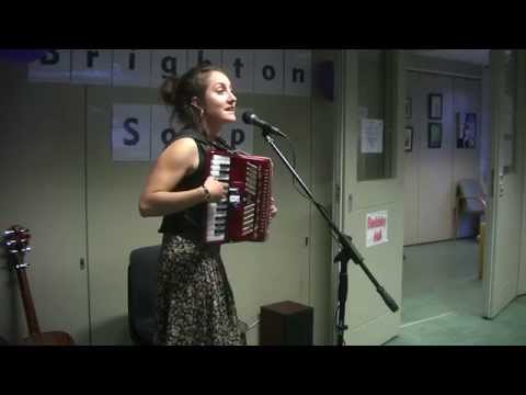 BS01 Entertainer - Georgia Lewis ~ "The Lark In The Morning" and "Saucy Sailor" (Accordion)