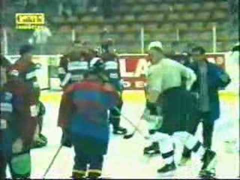 Román verekedés NHL modra