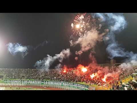 "Recibimiento Los Panzers - Santiago Wanderers vs Santa Fe (Copa Libertadores) [14/02/2018]" Barra: Los Panzers &bull; Club: Santiago Wanderers