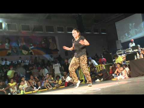 Battle VNR 2011 - Rebecca vs Blondy