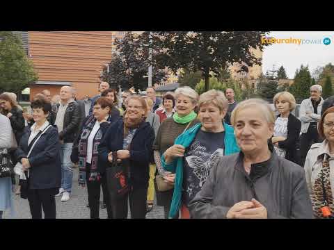 Adam Zagajewski w Alei Pisarzy w Oświęcimiu