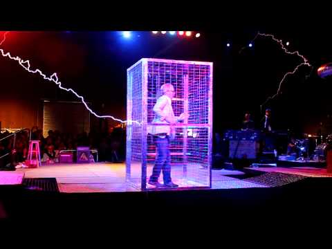 Adam Savage does ArcAttack! - Maker Faire 2011 (HD)