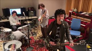 Download lagu Billie Joe Armstrong With His Sons  - I Think We're Alone Now mp3