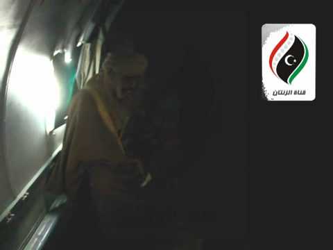 الفيديو الأول لاعتقاله سيف الاسلام القذافي من داخل الطائرة