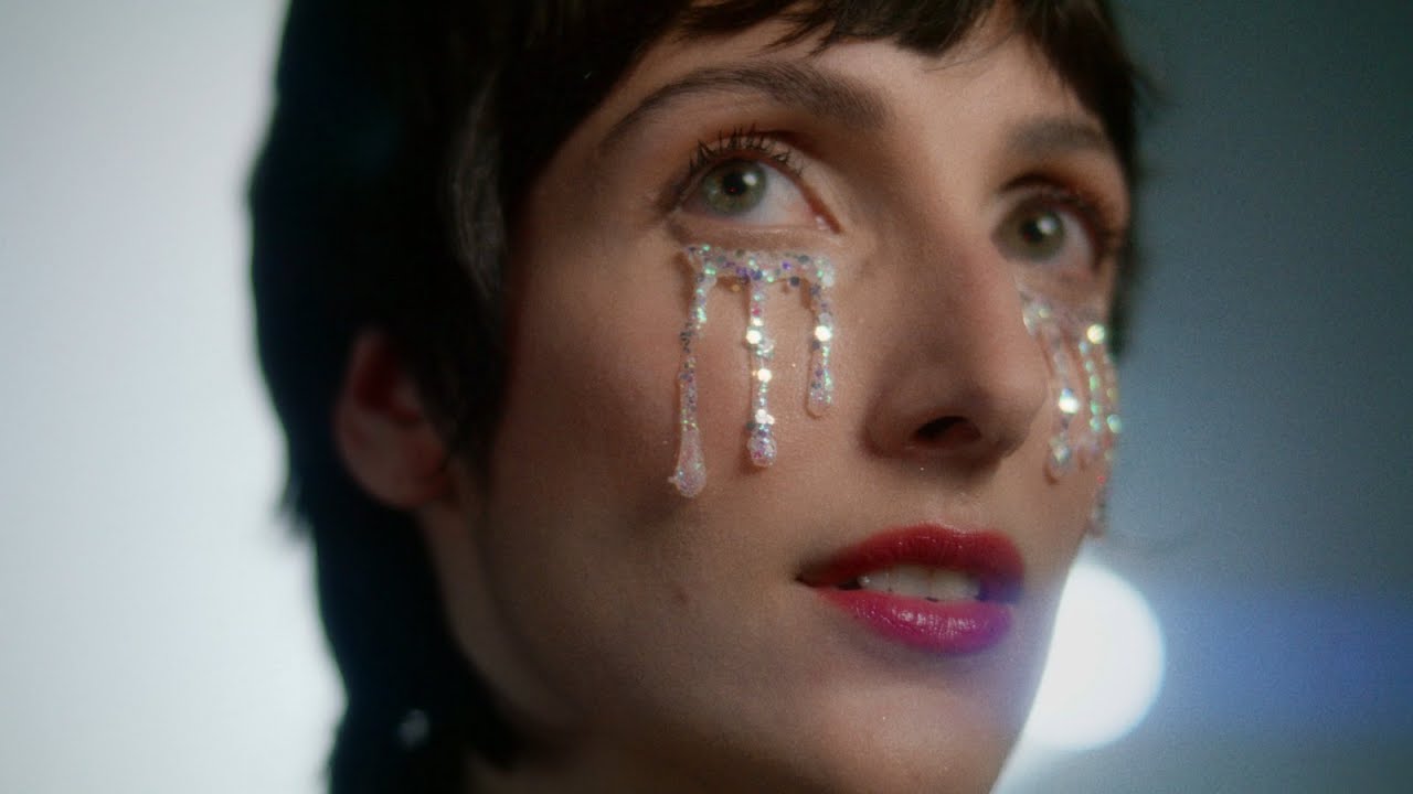 Clarice Falcão - Chorar na Boate