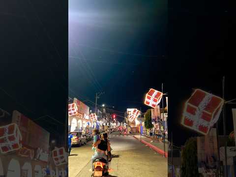 Miren que hermosa iluminación parque de Santa Lucía Cotz y arco navideño Santa Lucía