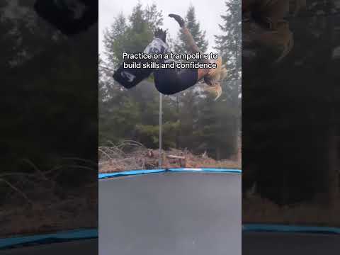 2024 is the year to learn Backflips! @powderfluffgurl  #snowboarding