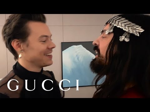 download lagu mp3 mp4 Florence Welch Gucci Dress, download lagu Florence Welch Gucci Dress gratis, unduh video klip Florence Welch Gucci Dress
