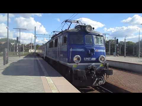 EP07-480 (EU: 140 110-4) z iC 3810 "MATEJKO" (PRZEM.GŁ.-ŚWiN.) - wjazd na WR.GŁ.
