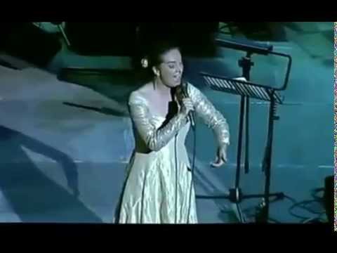 Dulce Pontes live at Herodes Atticus Athens.