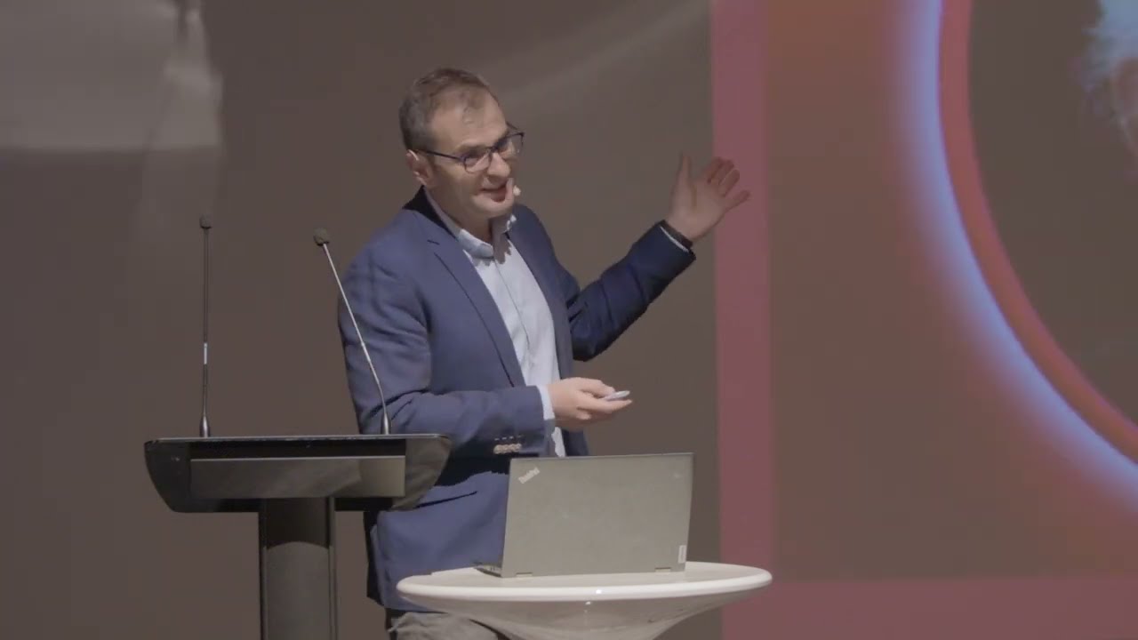 «Situación y expectativas: el mundo en el momento actual» por Raúl Flores Martos