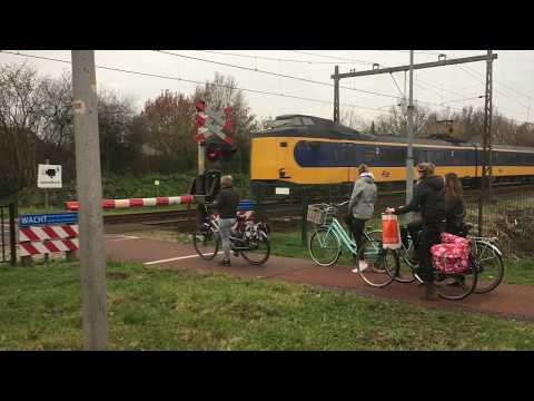 Spoorwegovergang Zwolle vanuit de bus