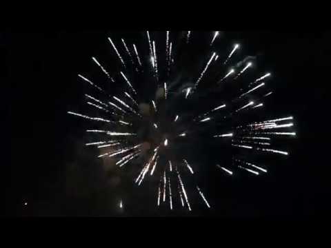 1.3G FIREWORKS: 25S 2.5" SILVER COCONUT W/ GOLDEN STROBE MINES DP23E184